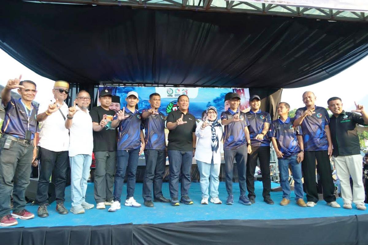 Turnamen Domino Berhadiah Rp 400 Juta