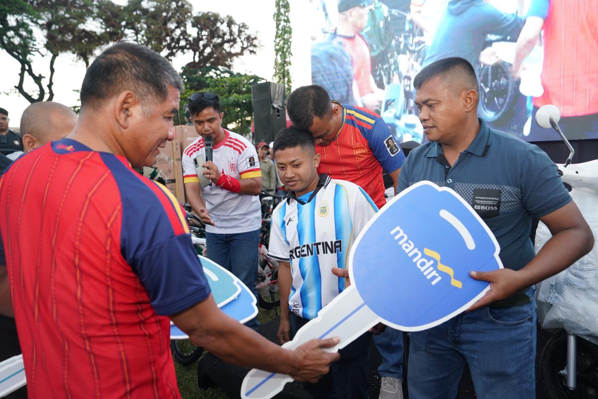 Pangdam Hibur Ribuan Warga, Nobar Berhadiah 3 Motor